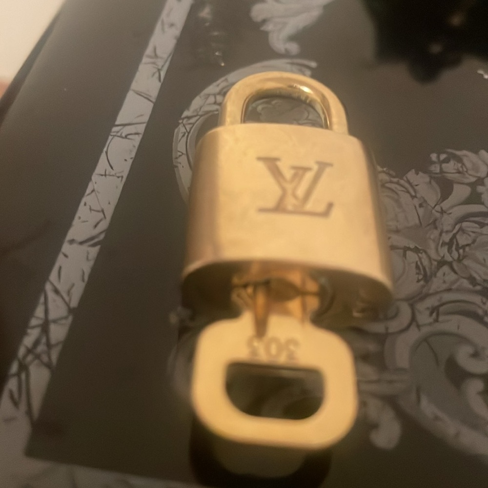 Louis Vuitton Gold Padlock and Key Set - Picture 16 of 16